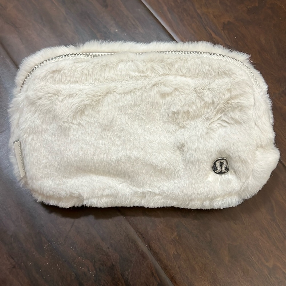 Lululemon Belt Bag NWT